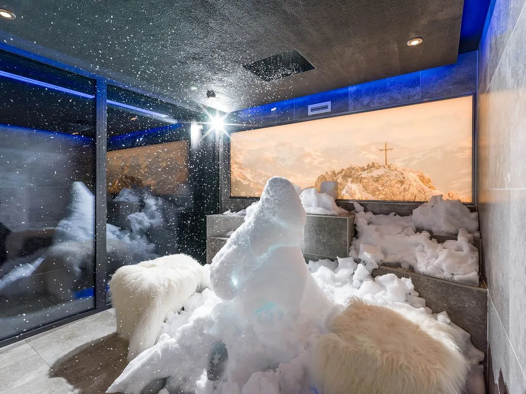 Schneekammer im Wellnessbereich des Hotels Sonne